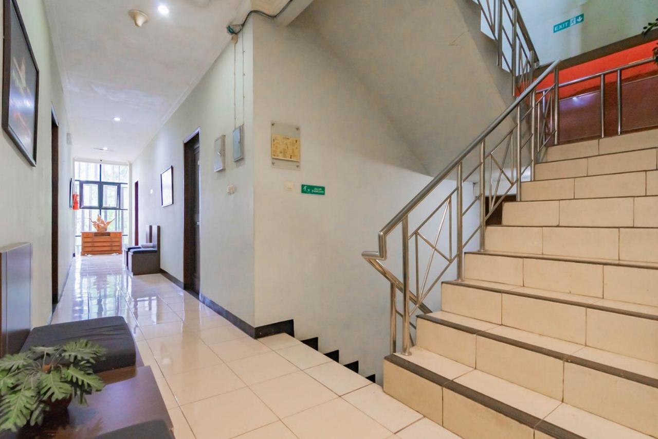 Cihampelas Hotel 2 Mitra Reddoorz Bandung Exterior foto