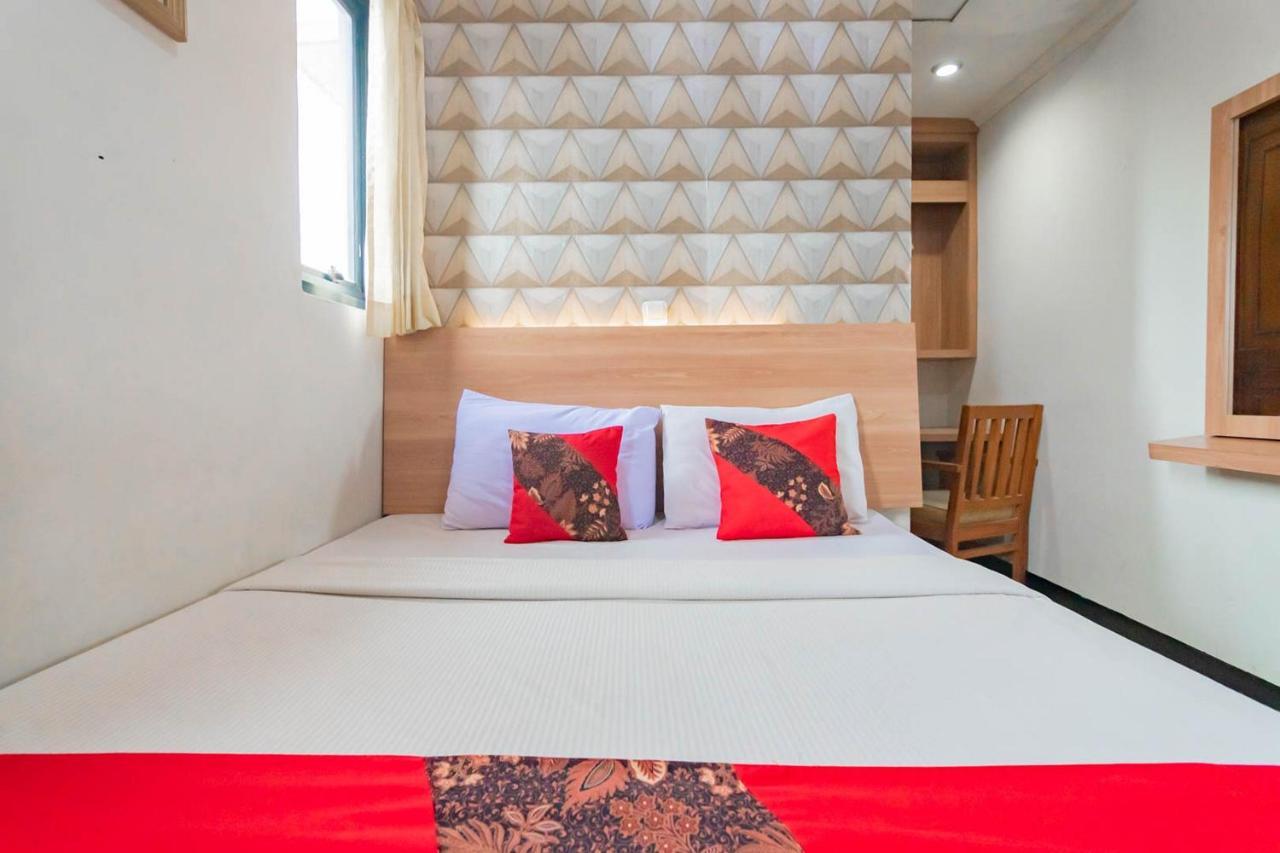 Cihampelas Hotel 2 Mitra Reddoorz Bandung Exterior foto