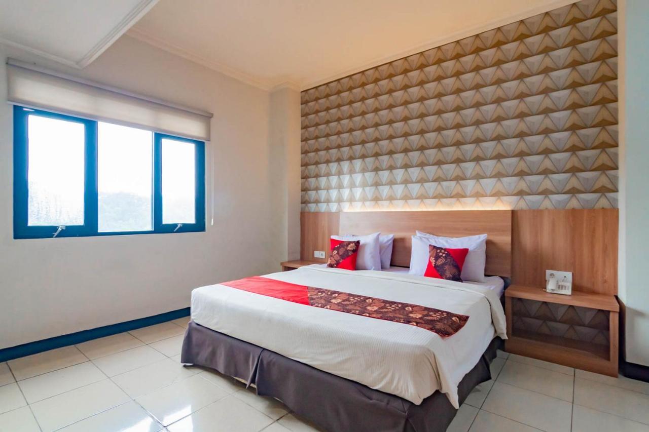 Cihampelas Hotel 2 Mitra Reddoorz Bandung Exterior foto